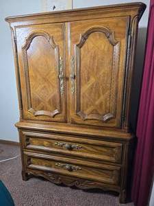 lot 26 image: Vintage Drexel Armoire Dresser