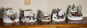 lot 133 image: Thomas Kinkade Christmas Village Collection - D - (5)