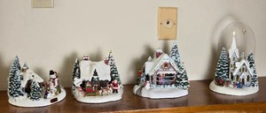 lot 131 image: Thomas Kinkade Christmas Village Collection - B - (4)