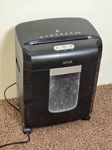 lot 140 image: Ativa 10-Sheet Maximum Security Paper Shredder