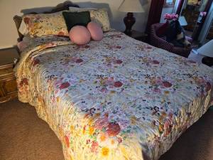 lot 29 image: Vintage Drexel MCM Caned Queen Size Bed Set