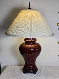 lot 61 image: Stylish Crimson Ginger Jar Table Lamp - B