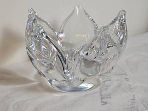 lot 18 image: Kosta Boda Goran Warff Lotus Flower Art Glass Bowl