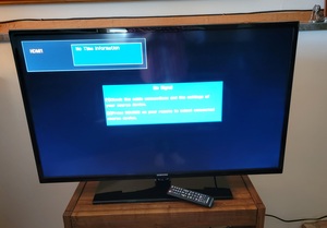 lot 38 image: Samsung Television Model UN40H5003