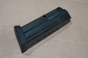 lot 13 image: Beretta 13 Round 9mm Magazine for PX4 Storm Pistol