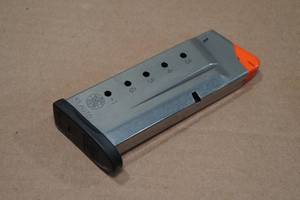 lot 25 image: Smith & Wesson 6 Round Magazine for .45 Auto M&P Shield Pistol