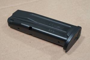 lot 32 image: Sig Sauer 15 Round Magazine for P320 9mm Pistol