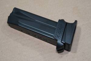 lot 44 image: Heckler & Koch 12 Round Magazine for P2000 .40 S&W Pistol