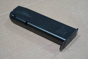 lot 54 image: Sig Sauer 15 Round Magazine for P226 9mm Pistol