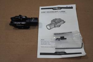 lot 75 image: Surefire X400 Tactical Weapon Light with Laser