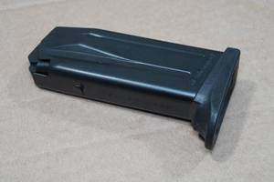 lot 86 image: Heckler & Koch 9 Round Magazine for P2000 .40 S&W Pistol