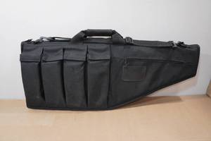 lot 100 image: Bagmaster Tactical Gun Case - 31
