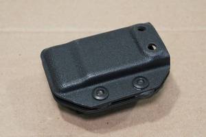 lot 121 image: Molded Holster for Smith & Wesson Sheild .40 Magazine