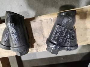 lot 41 image: Lot of 34 x 34 Y-Pipe Fittings