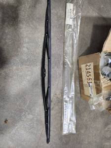 lot 42 image: Bulk Lot of 21 Doga Windshield Wipers 27.56 Inch