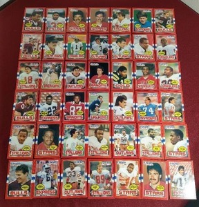 lot 40 image: (42) 1985 USFL Football Cards