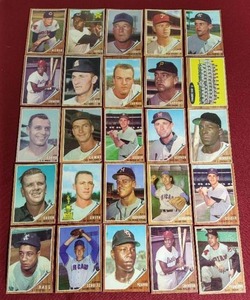 lot 105 image: (25) 1962 Topps Baseball Cards