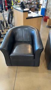 lot 53 image: Leggett and Platt Swivel Imitation Leather Chair