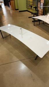 lot 72 image: Sleek Bicycle Display Stand for Crank Arm Mounting