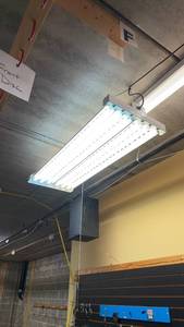 lot 302 image: Industrial Shop Light with Fluorescent Tubes