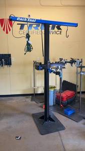 Park Tool PRS-33.2 Motorized Adjustable Repair Stand for Bicycles