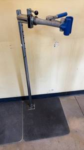 lot 805 image: Park Tool Repair Stand with Heavy Metal Base