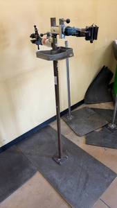 lot 806 image: Double Park Tool Repair Stand with Heavy Metal Base