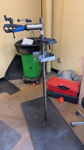 lot 808 image: Park Tool Repair Stand with Extra Large Metal Base