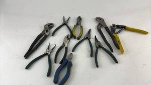 lot 828 image: Assorted Set of 9 Hand Pliers and Wire Cutters
