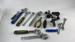 lot 839 image: Set of Assorted Hand Tools - Wrenches, Pliers, and More