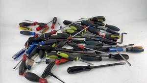 lot 842 image: Assorted Collection of Screwdrivers with Mixed Handles