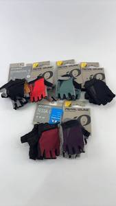 lot 437 image: Collection of 6 Pairs of Cycling Gloves by Giro and Pearl Izumi