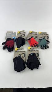 lot 438 image: Set of 6 Womens Cycling Gloves - Pearl Izumi & Giro
