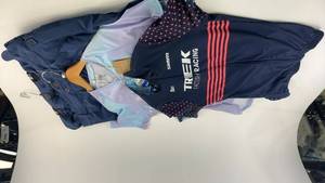 lot 462 image: Set of 3 XL and 1 XXL Cycling Clothing Pieces