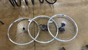 lot 109 image: Set of 3 700c Rear Quick Release Bicycle Wheels