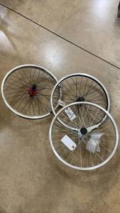 lot 116 image: Set of 3 20-Inch Bicycle Wheels with Sunlight Hubs