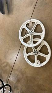 lot 119 image: Pair of Skyway USA Tuffwheels 20 Wheels