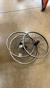 lot 121 image: Set of 3 Rear 24-inch Bicycle Wheels