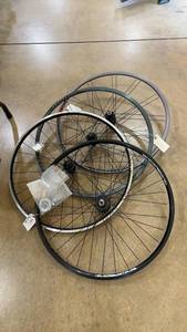 lot 124 image: Set of 4 Bontrager 700c Bicycle Wheels