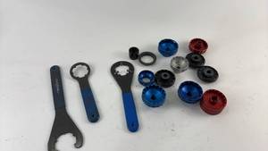 lot 865 image: Set of Bicycle Bottom Bracket Tools with Assorted Adapters
