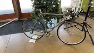 lot 10 image: Used Trek 300 Elance Road Bicycle