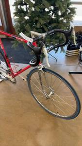lot 85 image: Vintage Schwinn Circuit Road Bike