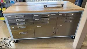 lot 90 image: Large Industrial Metal Tool Cabinet with Wooden Worktop