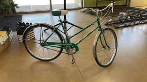 lot 99 image: Vintage Schwinn Deluxe Racer Bicycle in Green