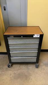 lot 538 image: Rolling Tool Chest with 5 Drawers