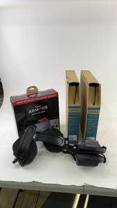 lot 545 image: Shimano Bicycle Brake Hoses and Pedals Set