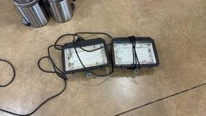 lot 902 image: Set of 2 Halogen Work Lights with Cords