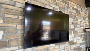 lot 906 image: 60 Vizio LED TV with Remote Control