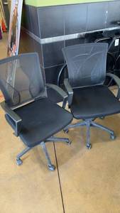 lot 917 image: Pair of Ergonomic Office Chairs with Mesh Back and Armrests