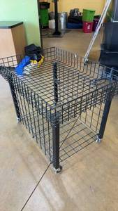 lot 922 image: Mesh Cart on Wheels with Sturdy Metal Frame